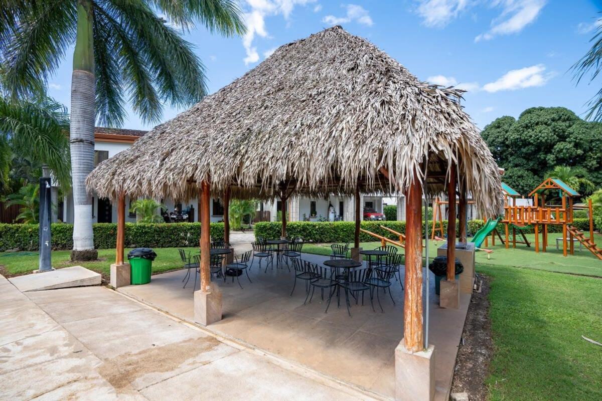 Fabulous 2-story With Big Pool - Short Drive To Beaches Сasa de vacaciones Garita