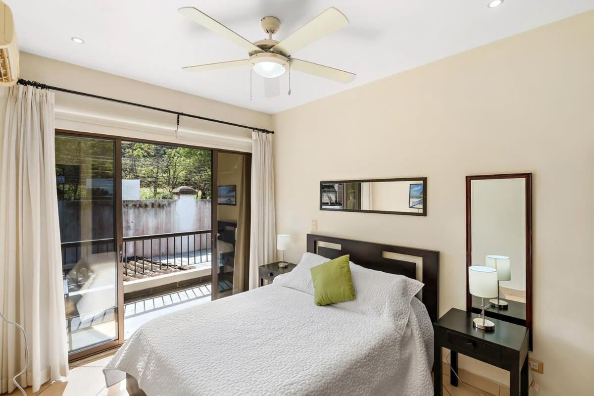 Сasa de vacaciones Fabulous 2-story With Big Pool - Short Drive To Beaches *