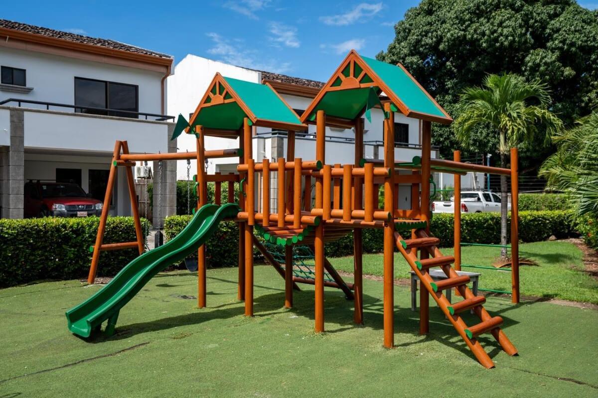Сasa de vacaciones Fabulous 2-story With Big Pool - Short Drive To Beaches Garita