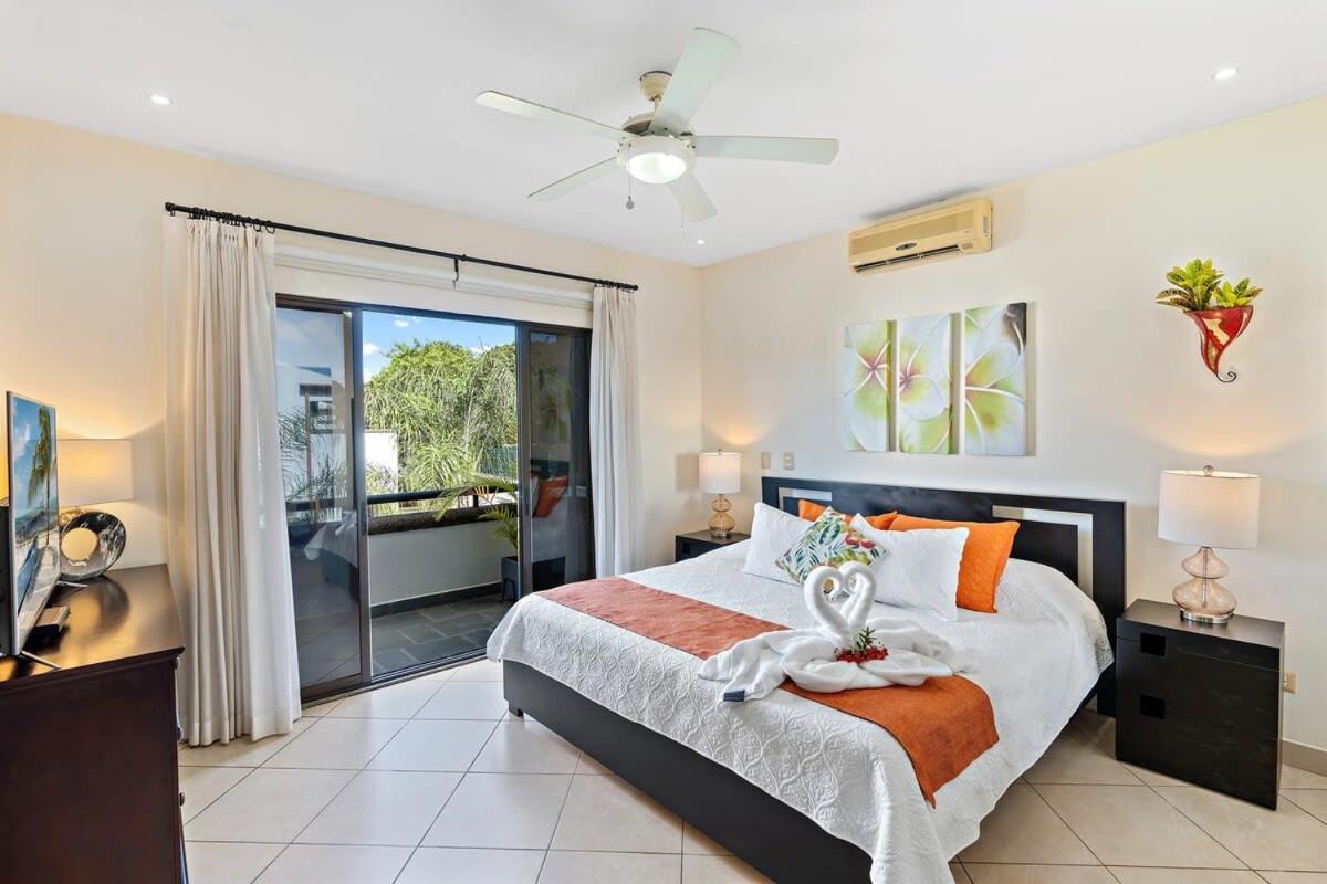 Сasa de vacaciones Fabulous 2-story With Big Pool - Short Drive To Beaches
